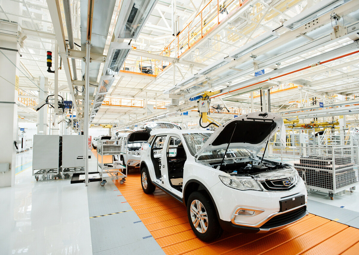 С конвейера сошел 50-тысячный автомобиль Geely, собранный в Беларуси С конвейера сошел 50-тысячный автомобиль Geely, собранный в Беларуси